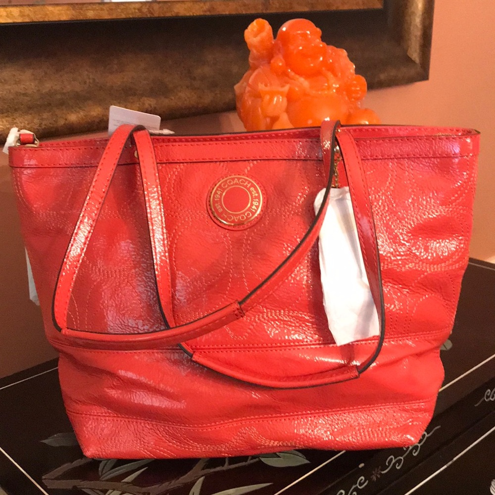 ❤️ Dropped ⬇️COACH SIS STCH PAT TOTE. Authentic